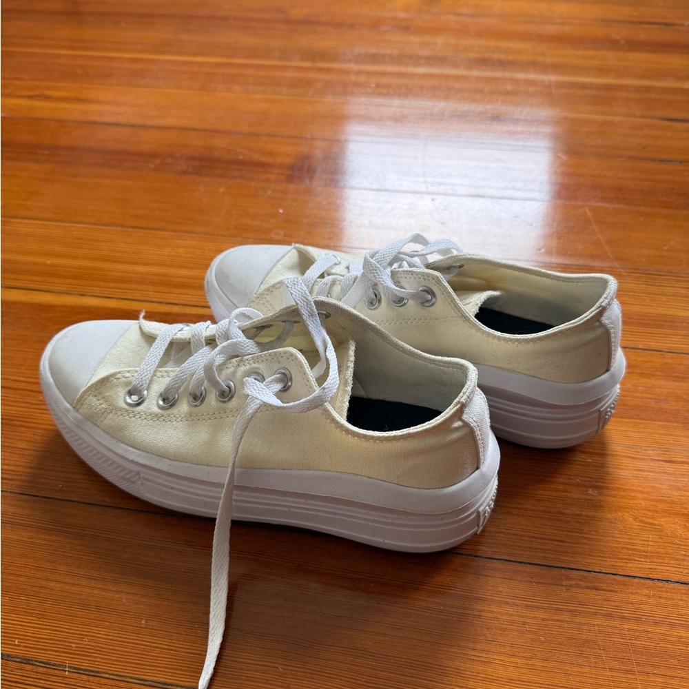 Converse Cream Low-Top platform Sneakers
